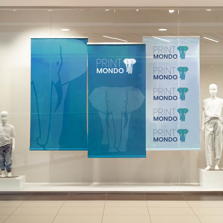 Textilbanner Dekotex, schöne Dekoration in Innenräumen. In Schaufenstern mit Klemmschienen ein toller Blickfang für Angebote oder Informationen. Hier mit Beispieldruck in türkis und weiss mit dem Print Mondo Logo und dem Elefanten.