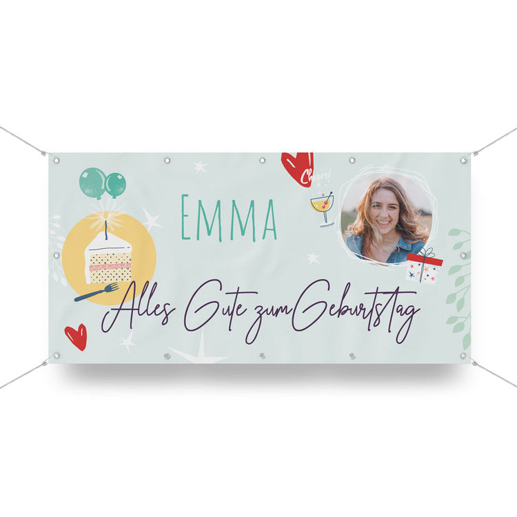 Geburtstagsbanner "Emma" Hauptbild.
Ein selbst personalisierter Geburtstagsbanner mit Ösen und Befestigung. Der Banner ist vorgestaltet und kann mit eigenem Namen und Foto gedruckt werden. Hier in mint, mit Geburtstags-Comics und dem Satz "Alles Gute zum Geburtstag".