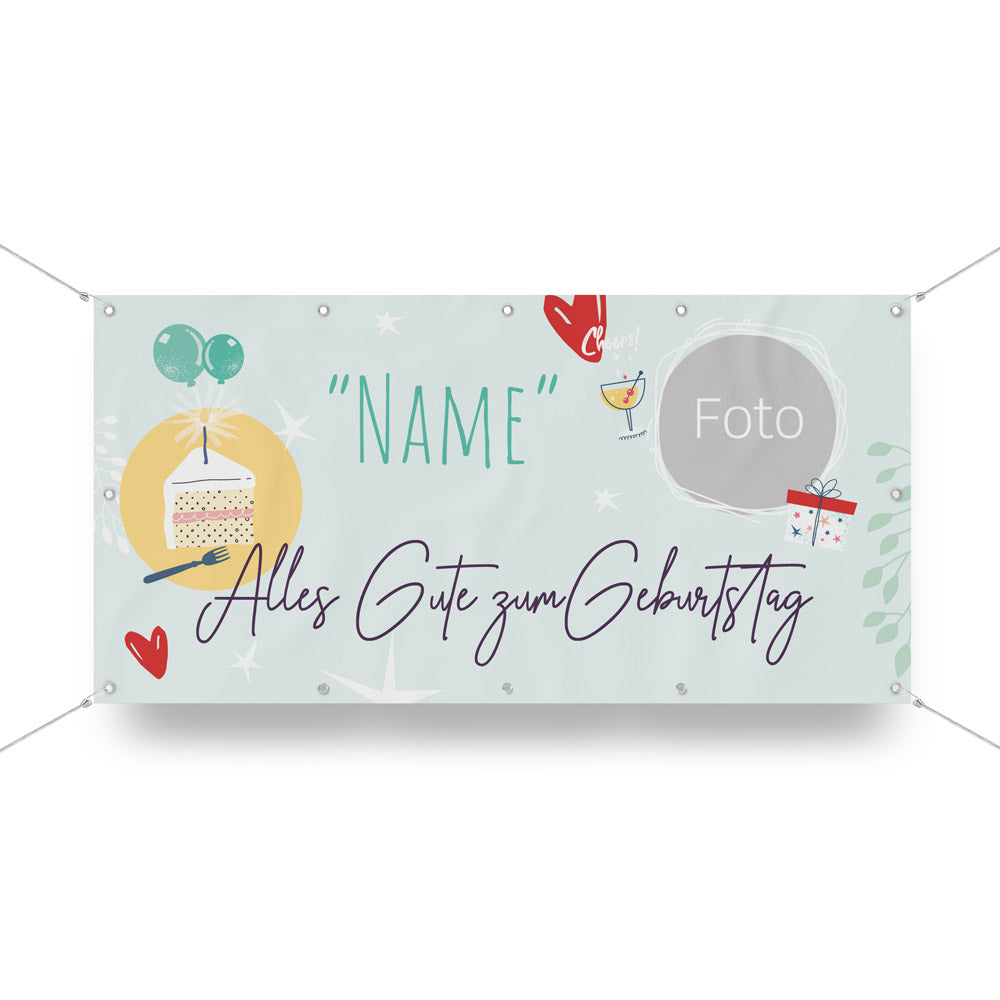 Geburtstagsbanner "Cheers" Hauptbild.
Ein selbst personalisierter Geburtstagsbanner mit Ösen und Befestigung. Der Banner ist vorgestaltet und kann mit eigenem Namen und Foto gedruckt werden. Hier in mint, mit Geburtstags-Comics und dem Satz "Alles Gute zum Geburtstag".