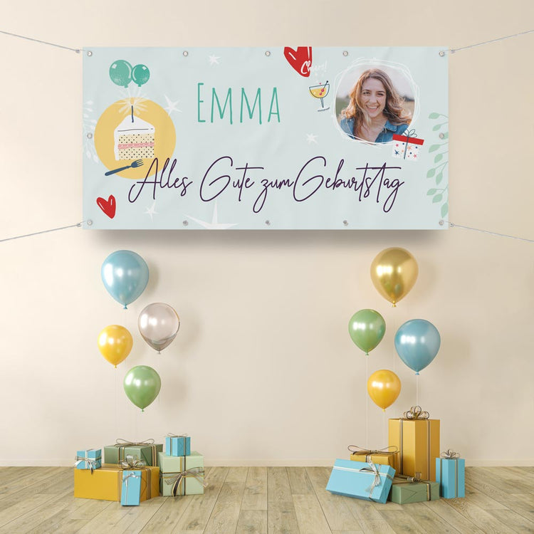 Geburtstagsbanner "Emma" Hauptbild.
Ein selbst personalisierter Geburtstagsbanner mit Ösen und Befestigung. Der Banner ist vorgestaltet und kann mit eigenem Namen und Foto gedruckt werden. Hier in mint, mit Geburtstags-Comics und dem Satz "Alles Gute zum Geburtstag".