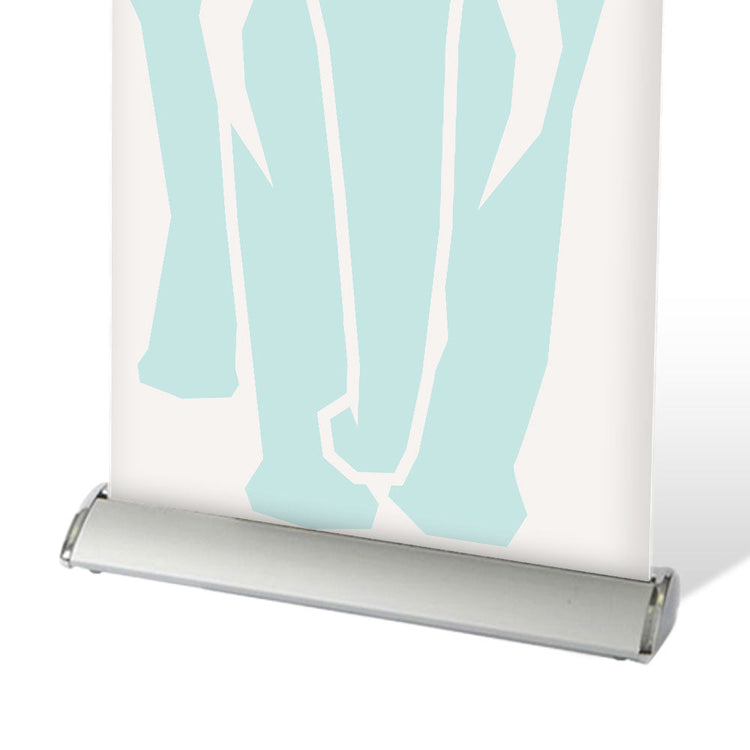 Nahaufnahme Alukassette Roll Up Deluxe mit mehr Blick auf die Front. Inklusive einem Ausschnitt von dem rausgezogenene Druck.