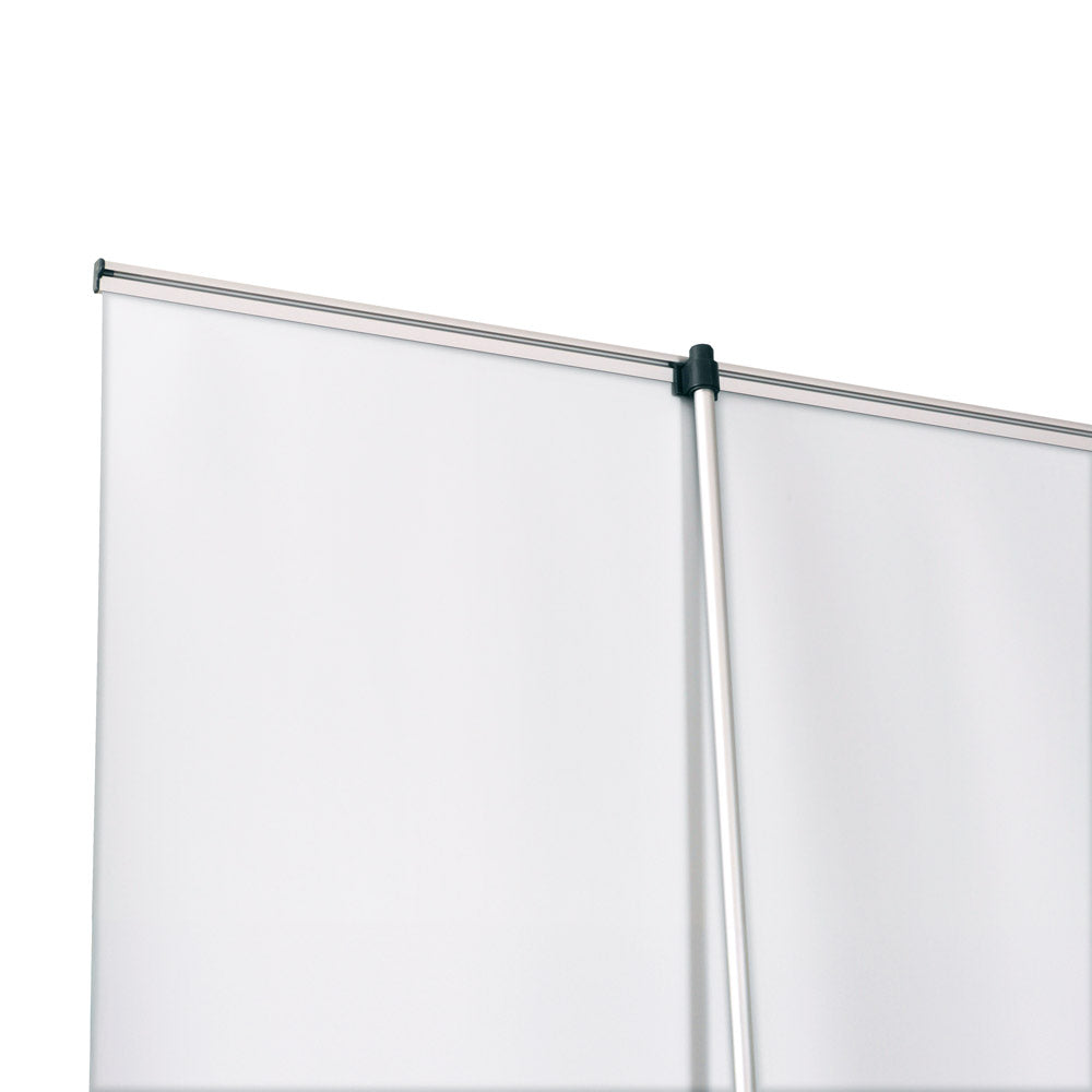 Detailansicht von einem Roll-Up Eco, oben am Rand an der Befestigungsstange. Mit einem Druck von hinten.