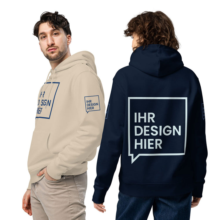 Ein Mann trägt einen beigen Hoodie mit einem individuell bedruckten Design, während eine Frau einen dunkelblauen Hoodie mit demselben Motiv auf der Rückseite präsentiert. Das Design zeigt den Schriftzug „Ihr Design Hier“ in einem minimalistischen Rahmen, perfekt für personalisierte Kleidung. Die Hoodies haben eine Kapuze mit Kordelzug und eine große Fronttasche. Ideal für personalisierte Mode und maßgeschneiderte Streetwear-Looks.