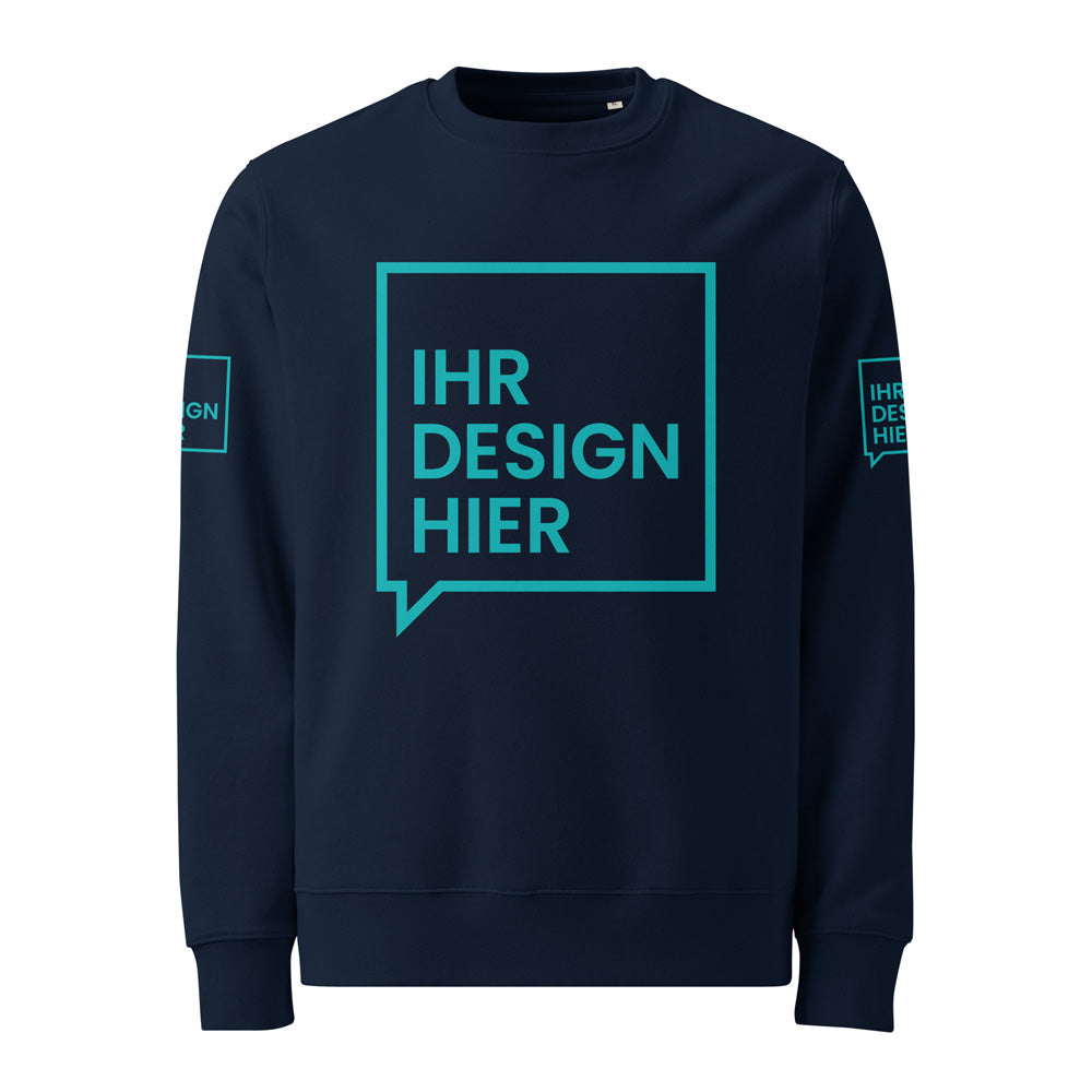 Ein navyblaues Sweatshirt mit einem individuell bedruckten Design. Auf der Vorderseite befindet sich ein großes, türkisfarbenes Quadrat mit dem Text „Ihr Design Hier“ in moderner Typografie. Das Sweatshirt hat zusätzlich bedruckte Ärmel mit kleineren Versionen des Hauptmotivs. Es ist aus weichem Stoff gefertigt und hat einen klassischen Rundhalsausschnitt sowie gerippte Bündchen, die für eine bequeme Passform sorgen. Ideal für maßgeschneiderte Designs und individuelle Stilvorlieben.