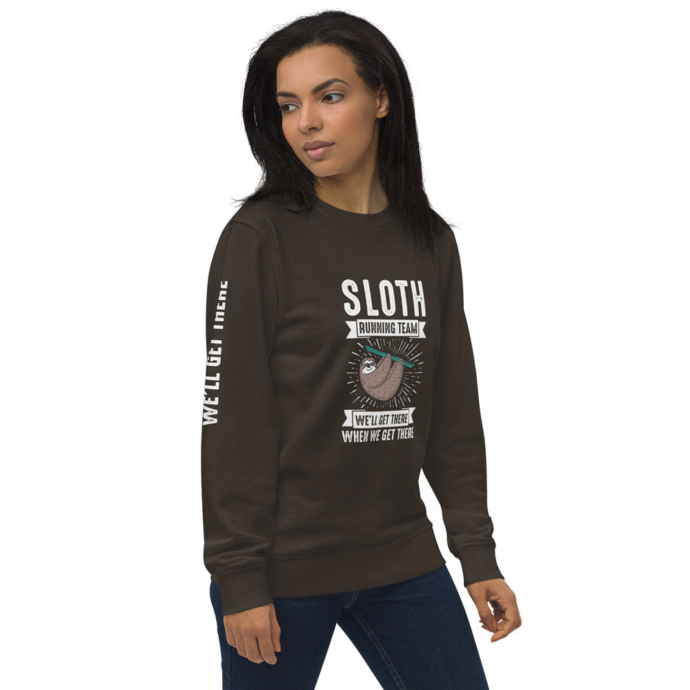 Schwarzer Pullover mit witzigem Faultier-Design und der Aufschrift 'Sloth Running Team – We’ll get there when we get there'. Bequemes Sweatshirt für alle, die es entspannt angehen lassen.