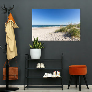 Leinwandbild "Strand Ostsee" an dunkler Wand im Flur