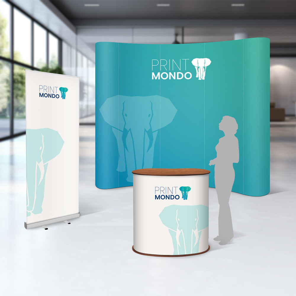 Beispielfoto des Messe-Sets Eco mit Messedisplay Magnetic Curved S, einem RollUp Classic Premium und einer Messetheke Professional Original M bei PrintMondo.