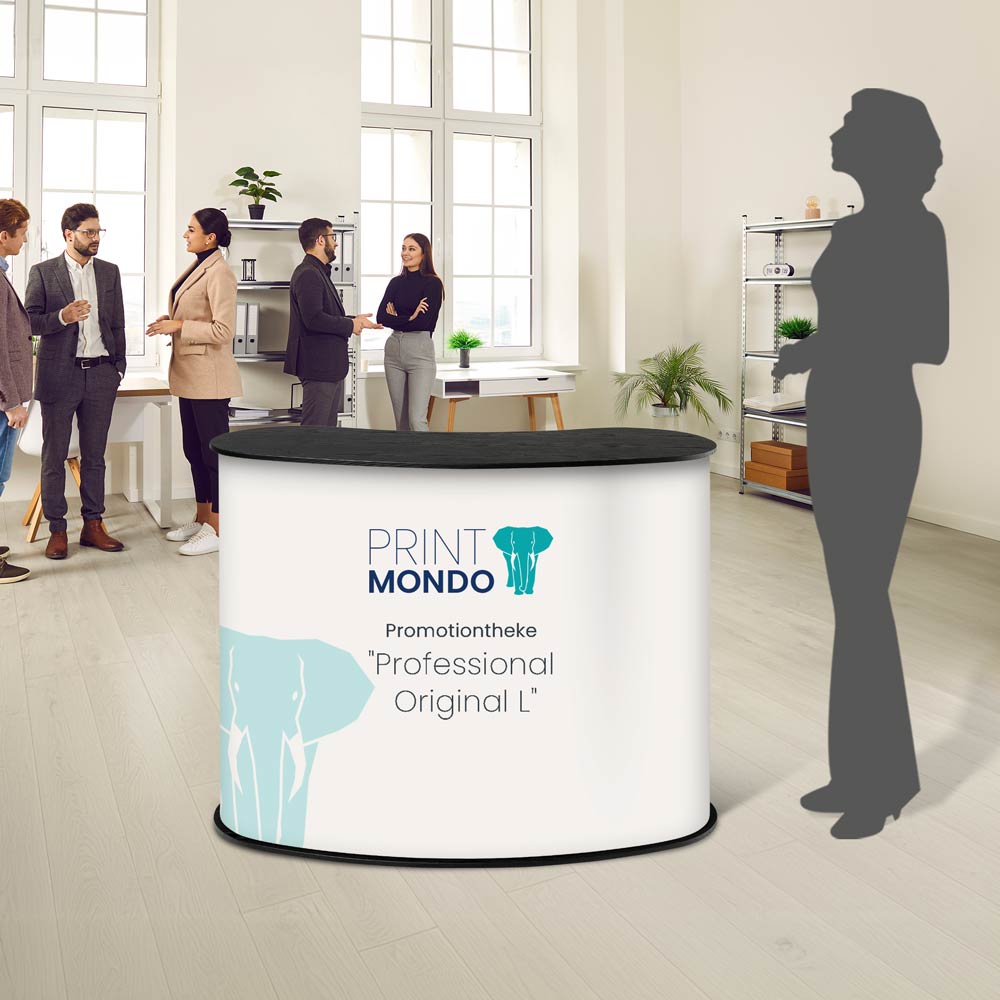 Beispielbild der Professional Theke L im Einsatz mit Schattenperson daneben zum Größenvergleich. Hier mit Beispieldruck in weiss, türkis und blau mit dem Print Mondo Elefanten Logo.