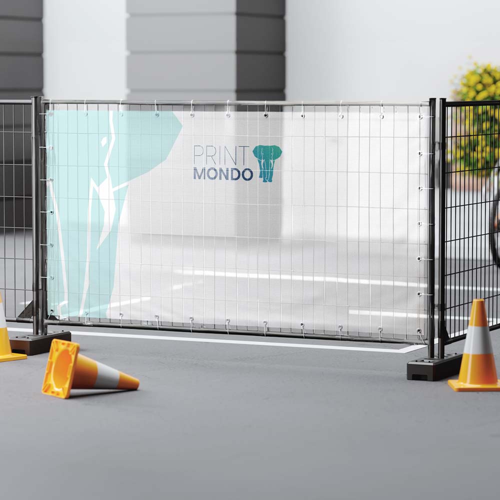 Werbebanner Netzgitter Plane Mesh, Einsatz auf Baustellen, an Gerüsten oder Bauzäunen inklusive Druck. Hier an einer Baustelle mit Beispieldruck in weiss und türkis mit dem Print Mondo Logo und dem Elefanten.